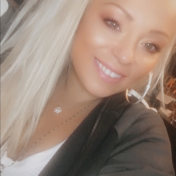 Meet your Posher, Apryl - Picture 5 of 16